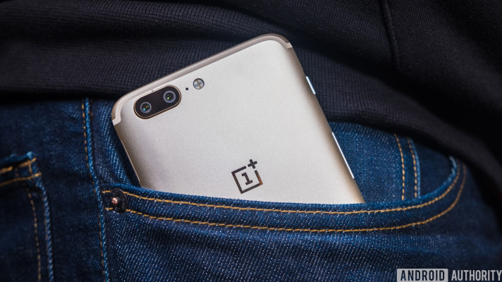 OnePlus-5-Gold-6-of-10-712x400.jpg