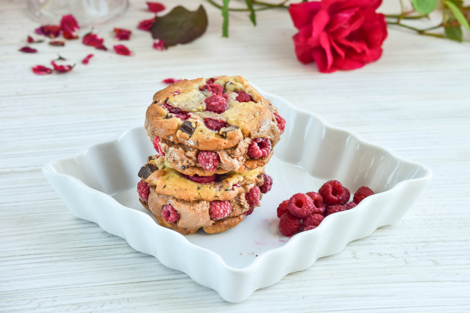 Raspberry Cream cookie