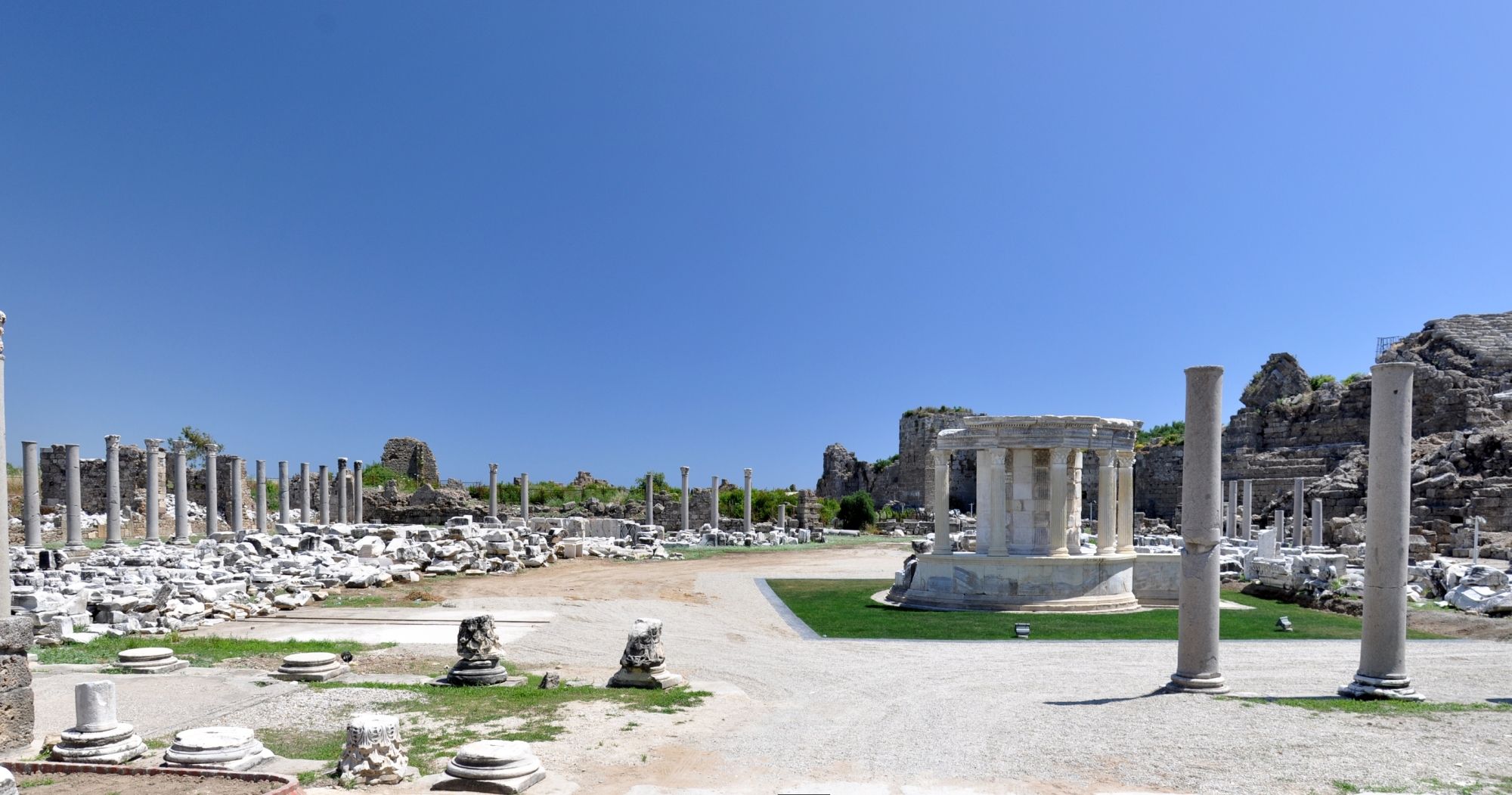 agora_panorama_2000.jpg