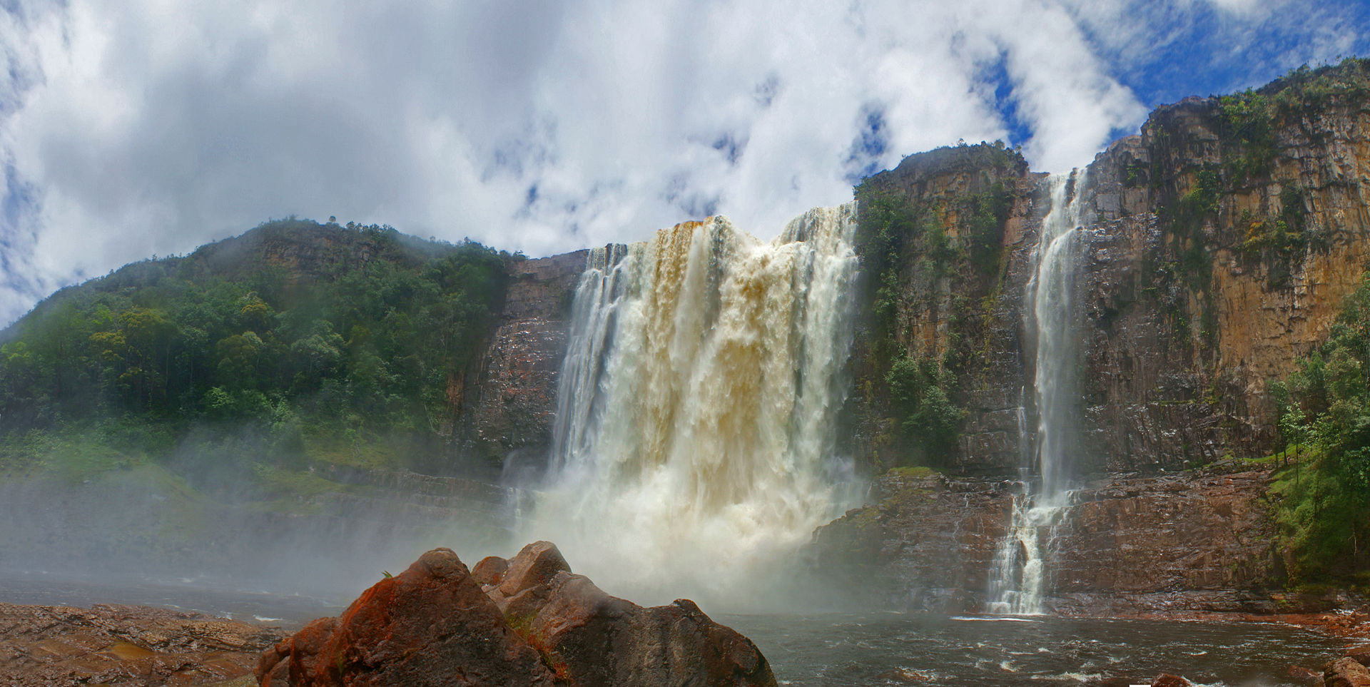 1920px-Chinak-Meru_(Aponguao).jpg