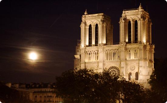 tn-paris_notre_dame_night-550x450-rd10.jpg