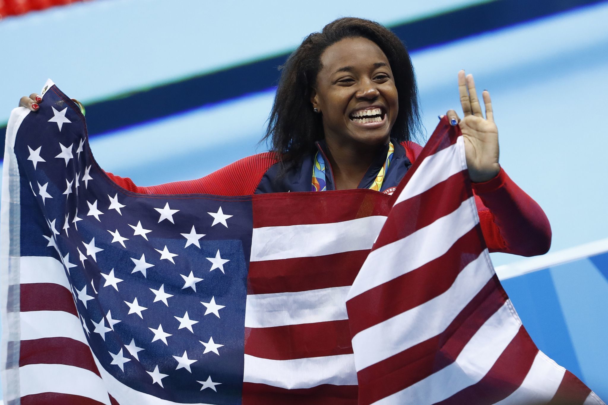 ct-simone-manuel-gold-rio-olympics-20160811.jpg