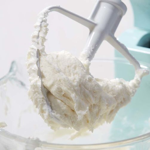 vanilla-buttercream-frosting-recipe-WLRECIP-41.jpg