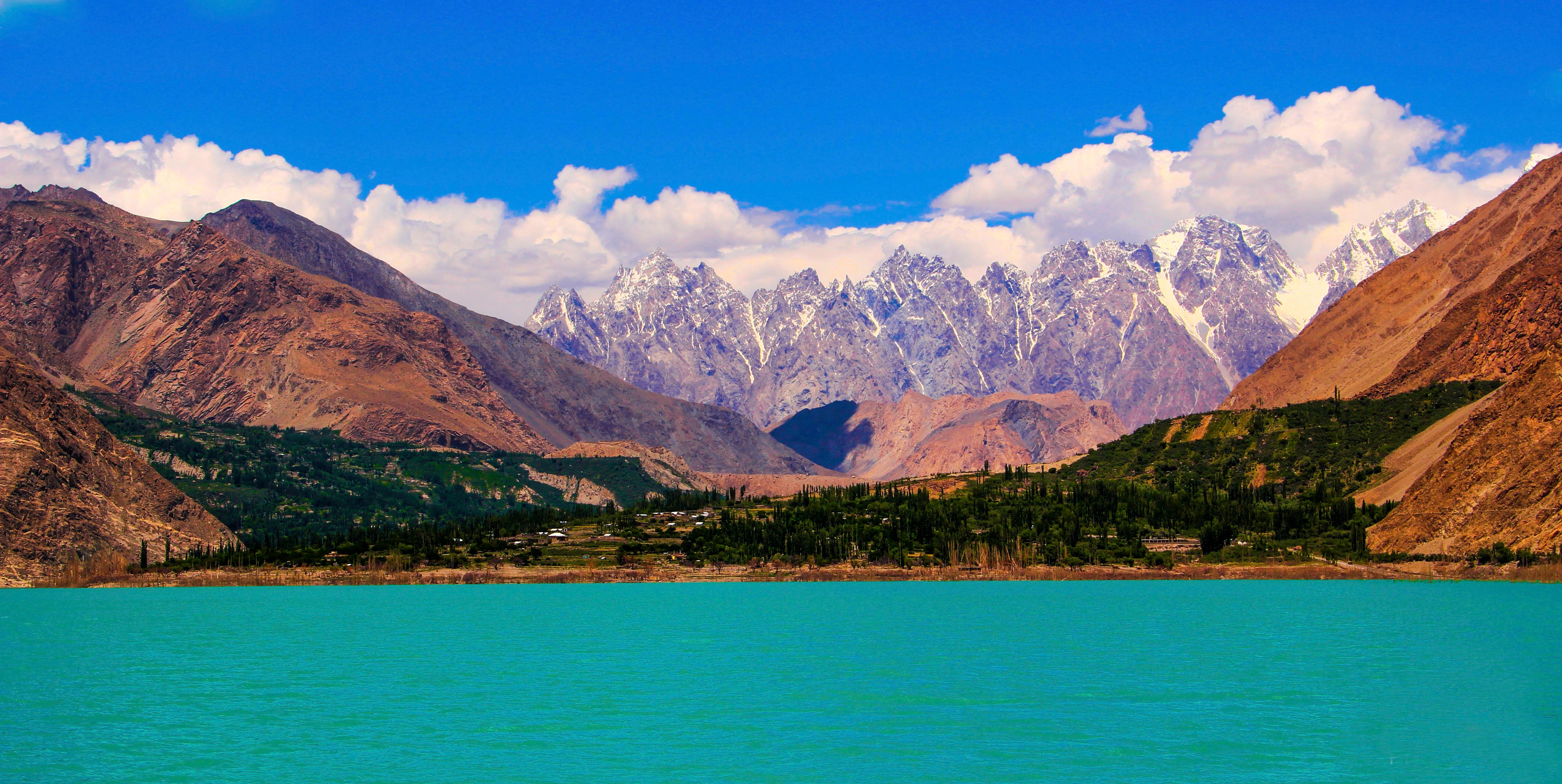 Atta_abad_Lake.jpg