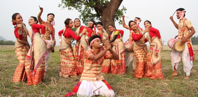 13_04_11_Sonapur__Bihu_Expert_Ranjit_Gogoi_and_his_group__9__999399441.jpg