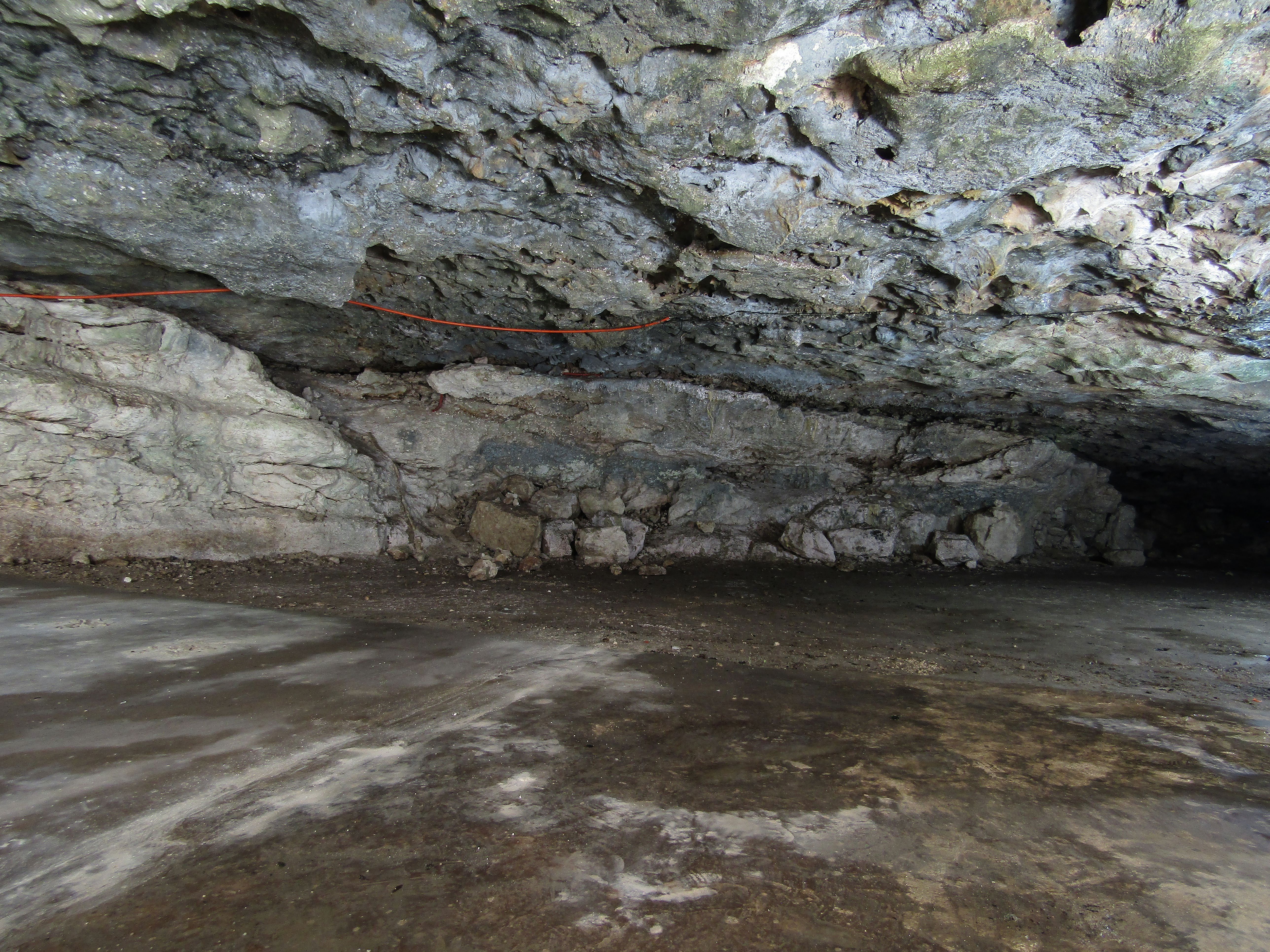 CavernaZambula.jpg