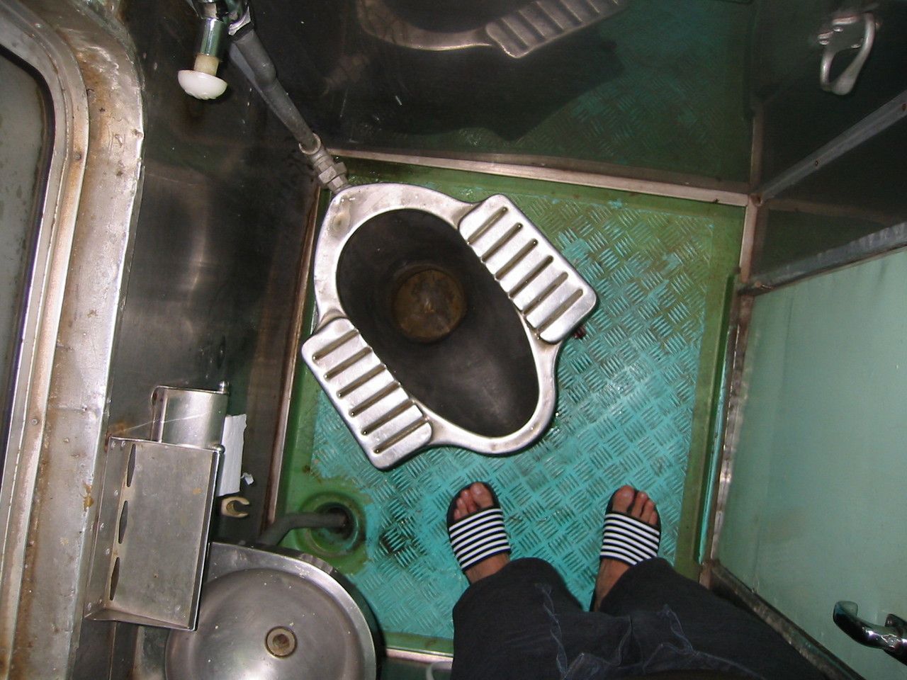 train-toilet-thailand-1473459-1280x960.jpg