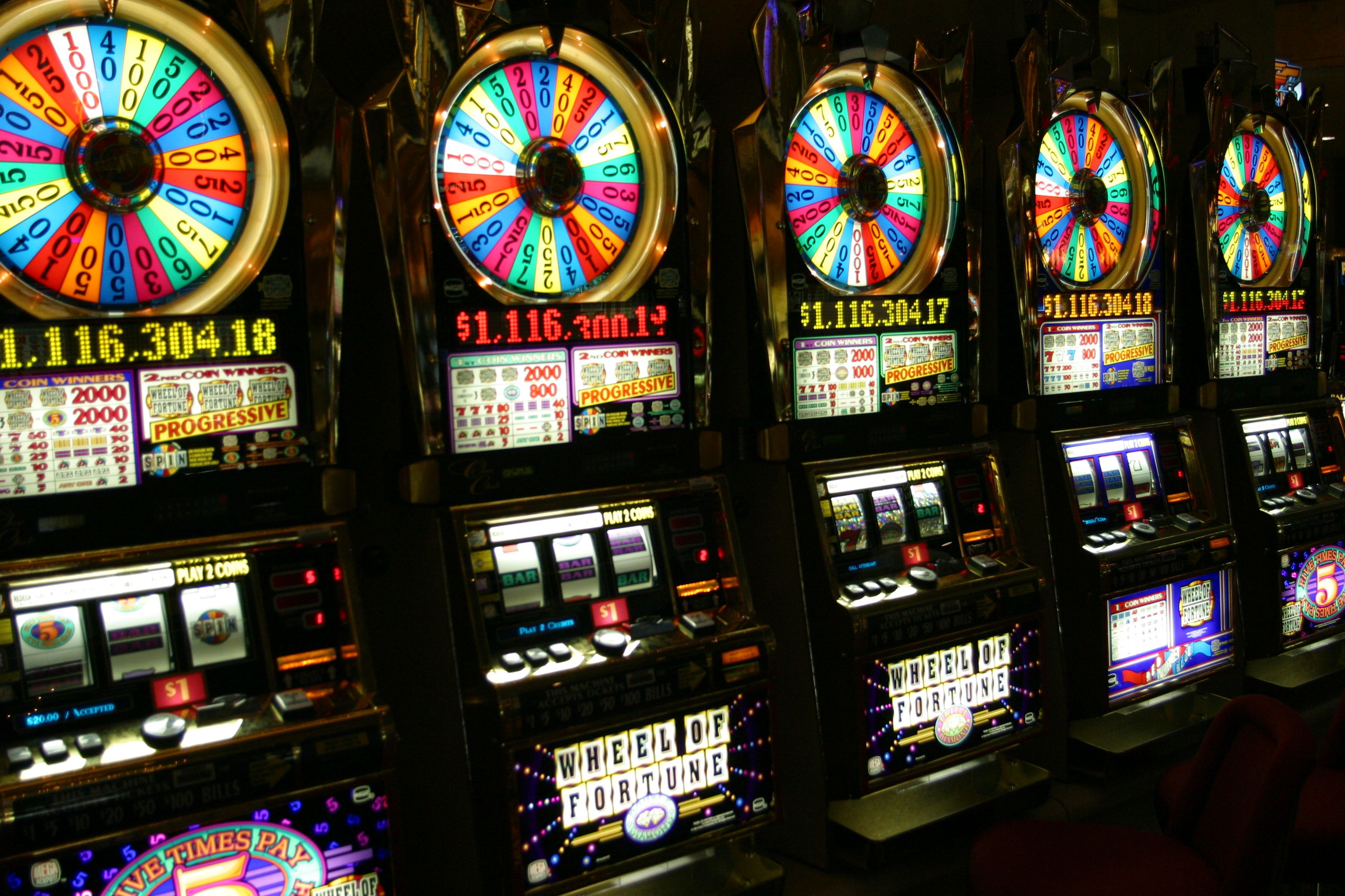 Vegas_slots[1].jpg