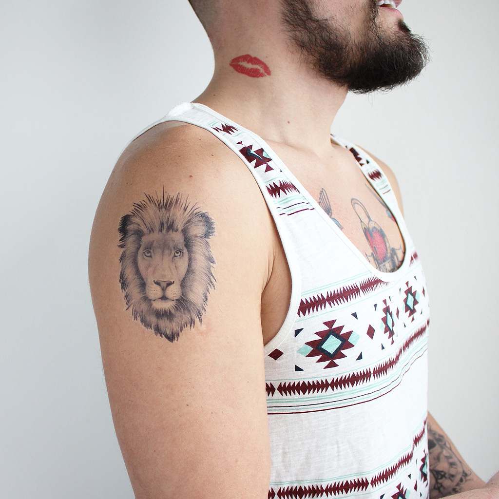 lion-shoulder-tattoo.jpg