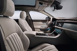 2018-Jaguar-XF-Sportbrake-cabin-04.jpg