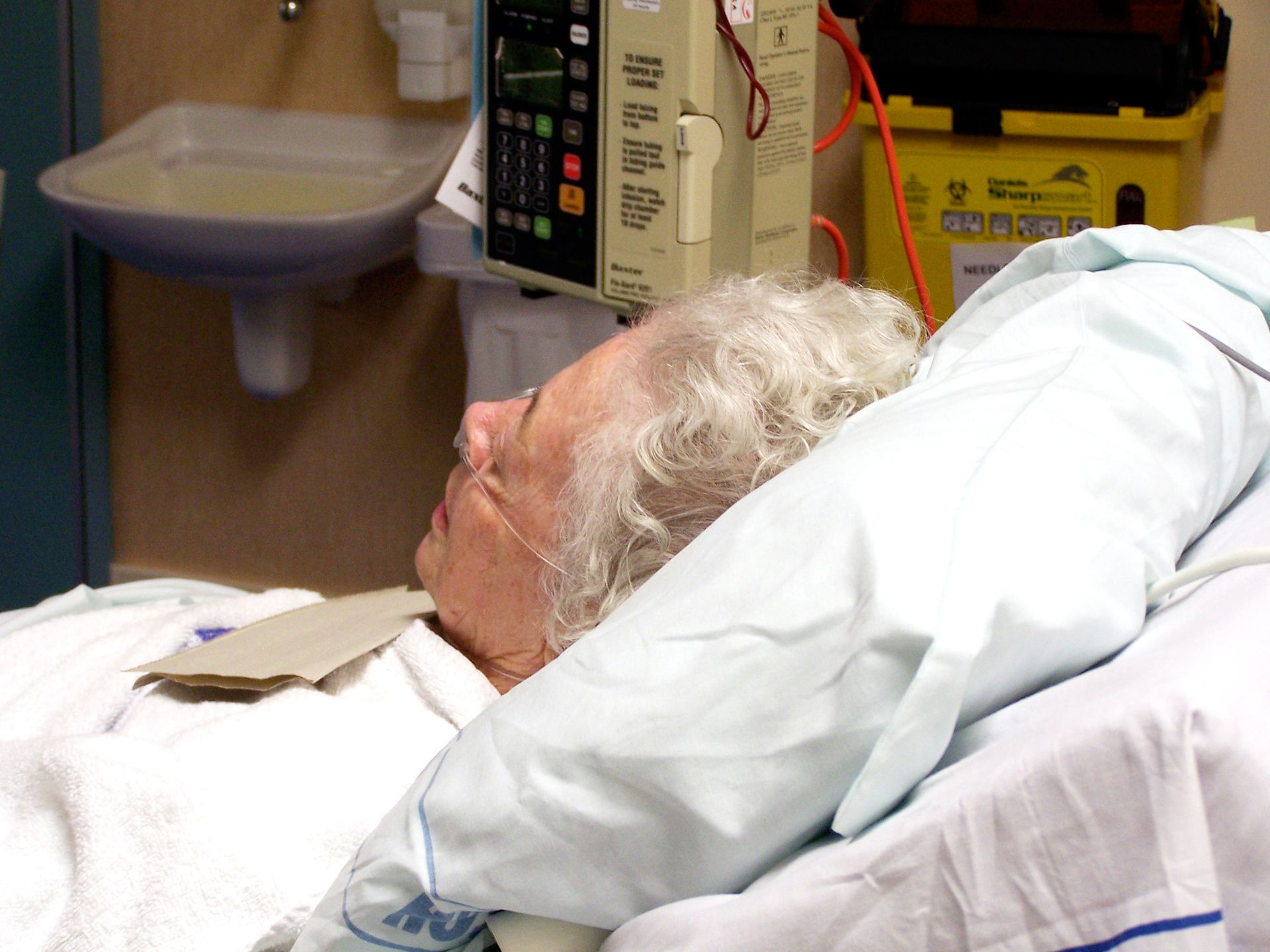 elderly-hospital-patient-1437289-1920x1440.jpg