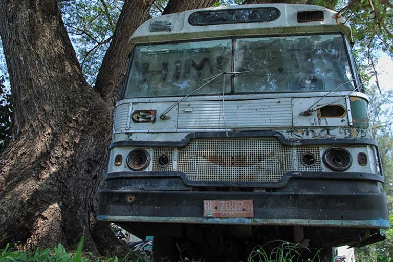 Bus-Robur-Hino-Japan-bernomor-polisi-BL-7032-A-mati-plat-kendaraan-Maret-2004-768x512.jpg