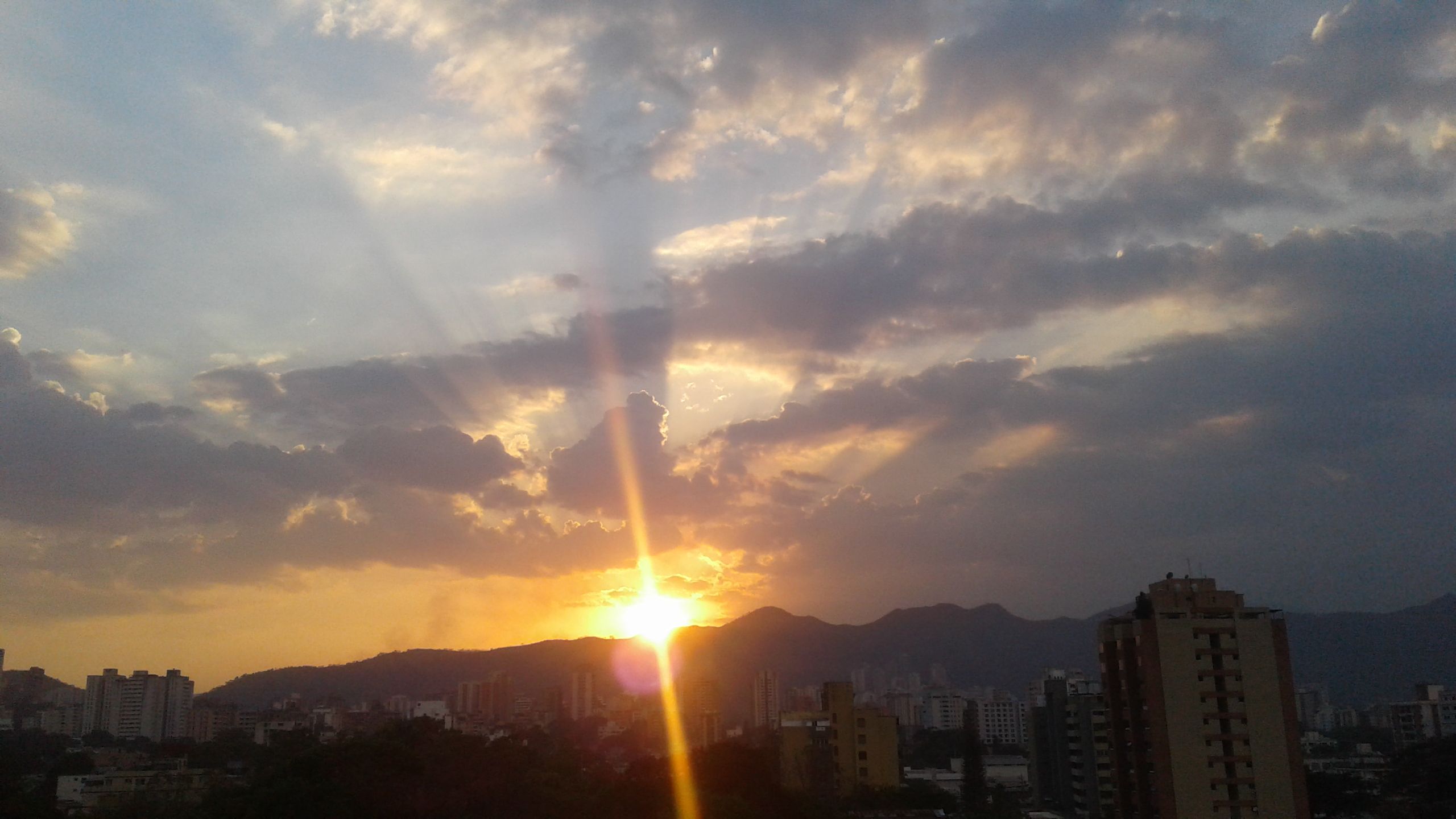 ATARDECER.jpg