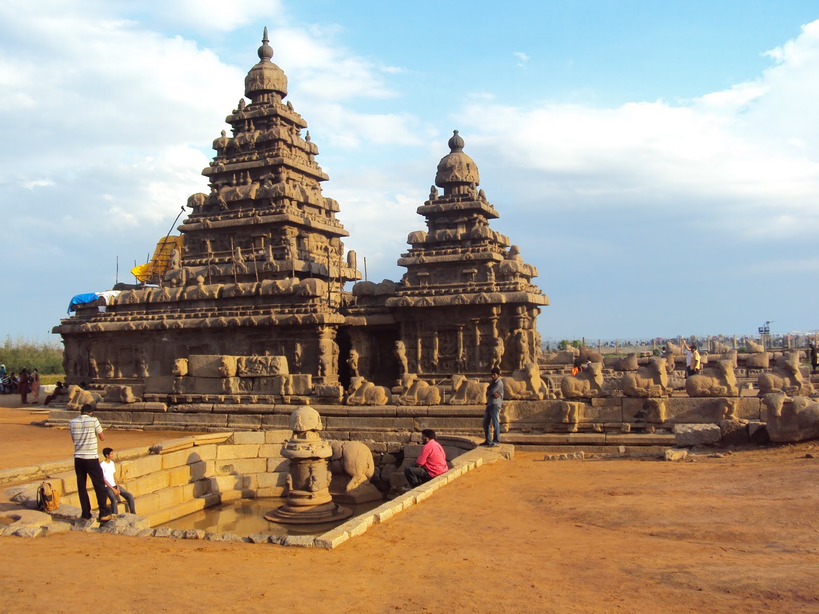 Beautiful-Mahabalipuram-Temple-in-India.jpg