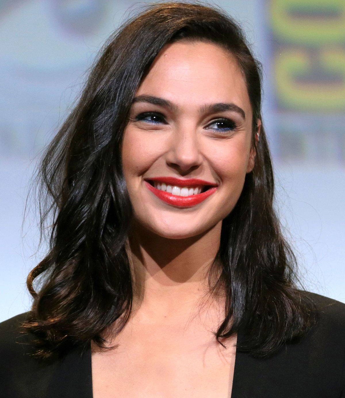 Gal_Gadot_cropped_lighting_corrected_2b.jpg