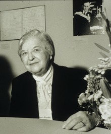 Stephanie_Kwolek_at_Spinning_Elements_by_Harry_Kalish.TIF.jpg