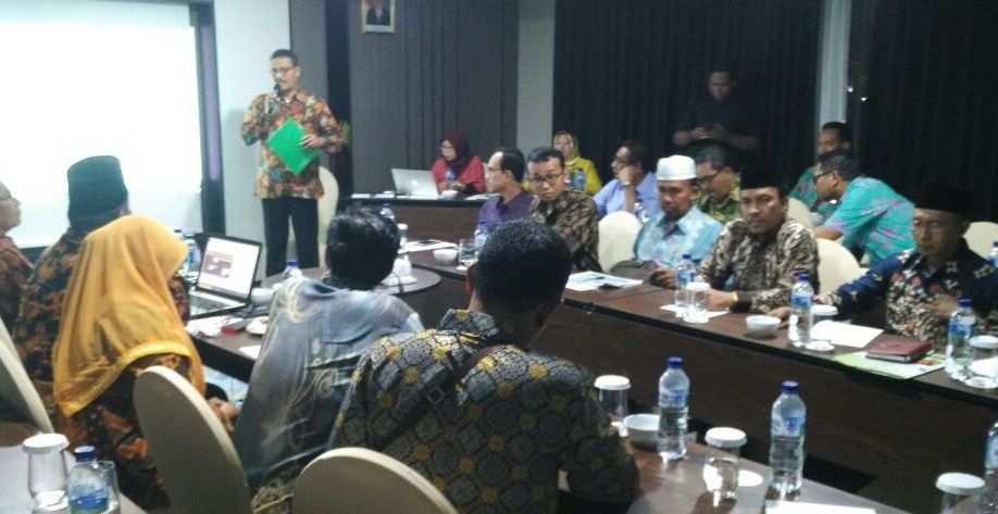 Terlihat tin konveri STAIN sedang presentasi di Kemenag RI.JPEG