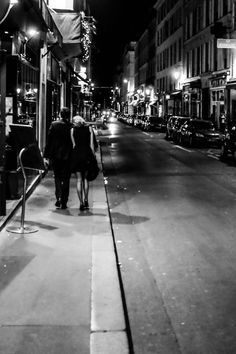 c238dcfb0dfb7d8916aaac5b2eef1d26--streets-of-paris-paris-street (1).jpg