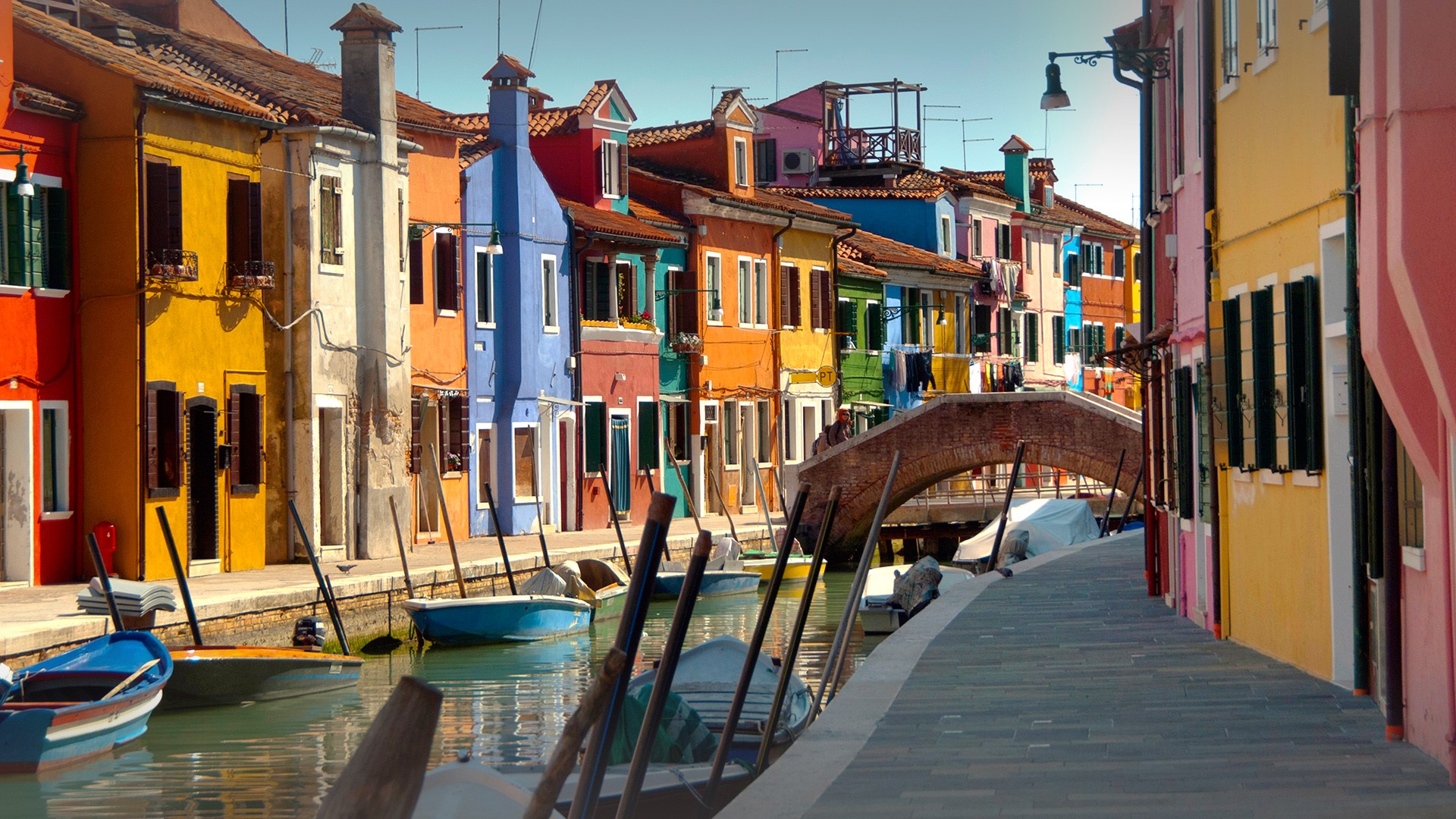 Burano, Italy 1920x1080.jpg