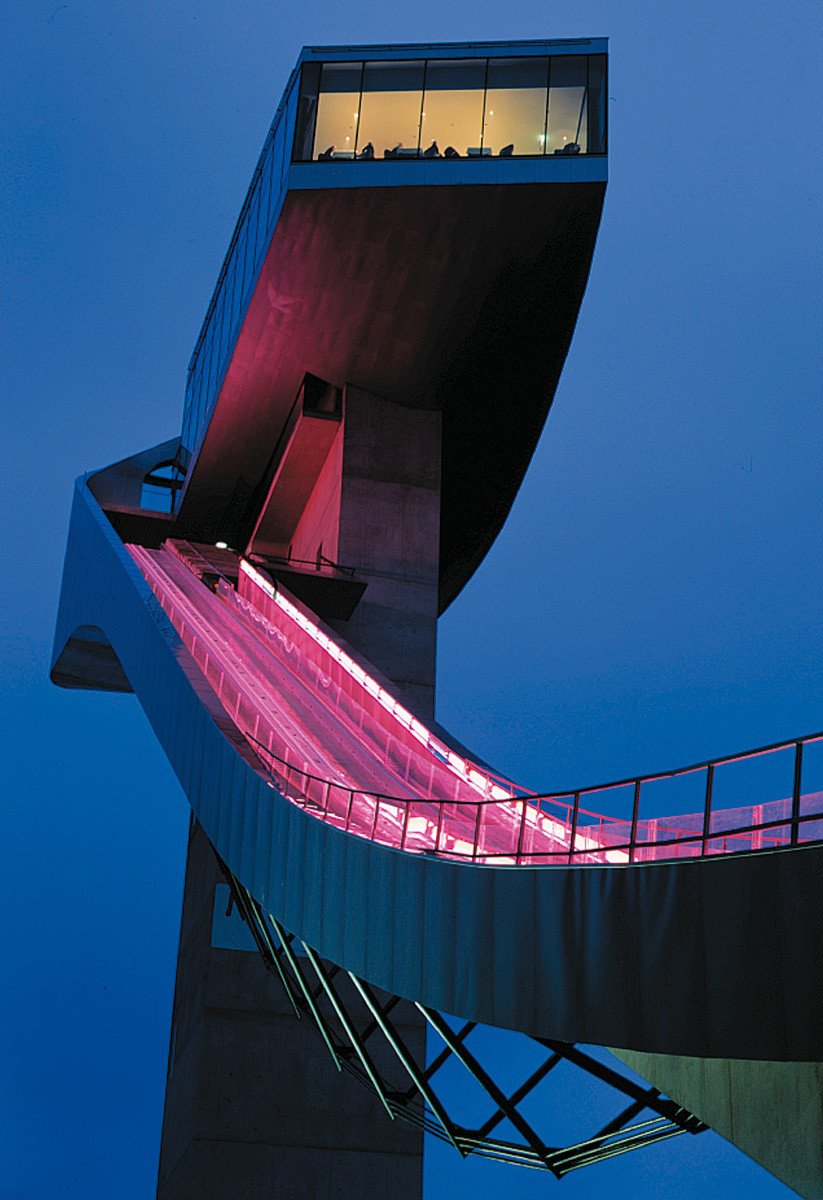 ESTACIÓN DE ESQUÍ EN INNSBRUCK DE ZAHA HADID.jpg