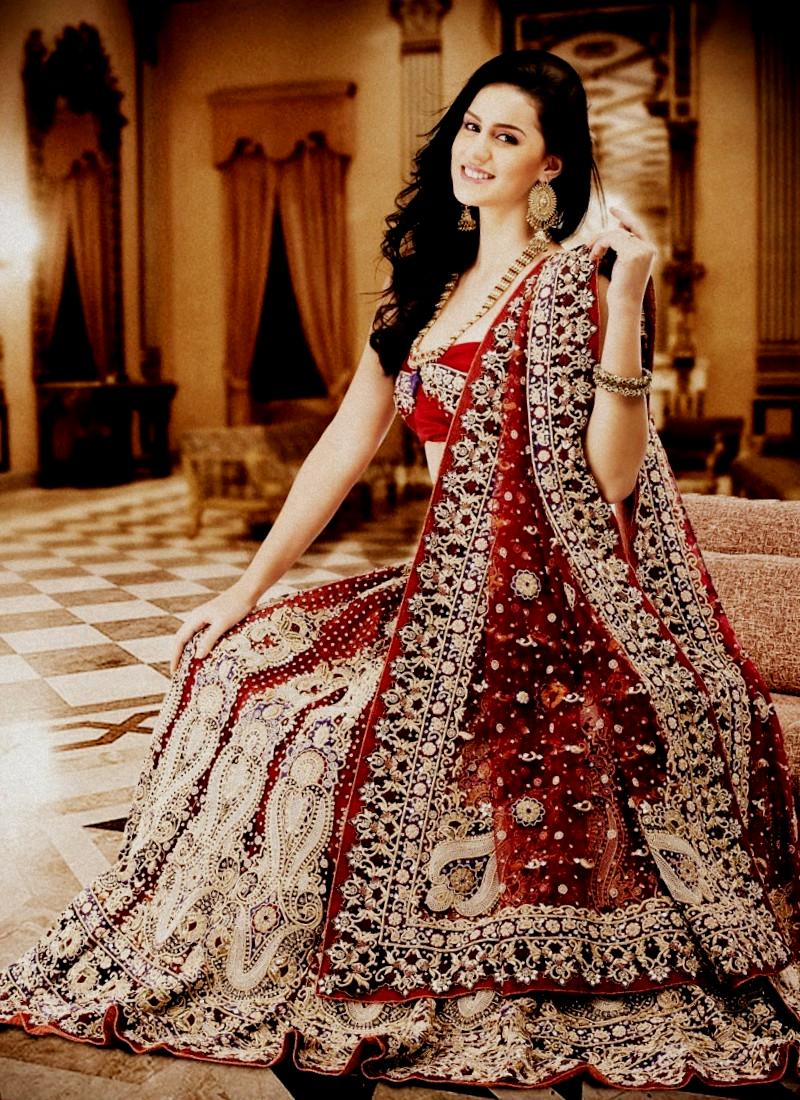 Pretty Ivory Colored Lehengas For Summer Weddings | Latest bridal lehenga, Best  indian wedding dresses, Indian bride outfits
