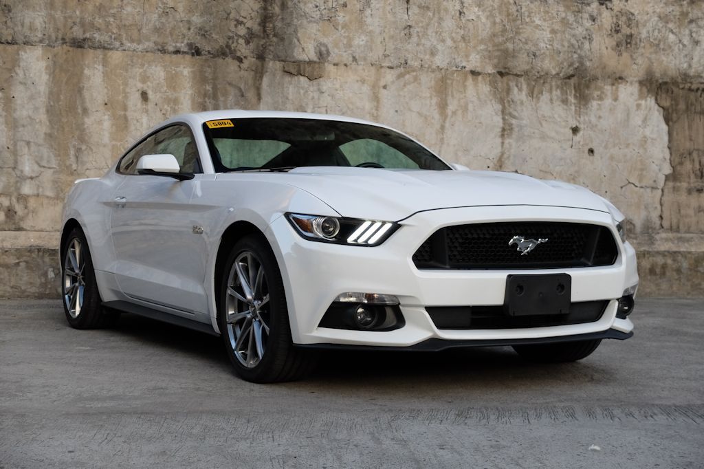 2016_ford_mustang_gt_01.jpg