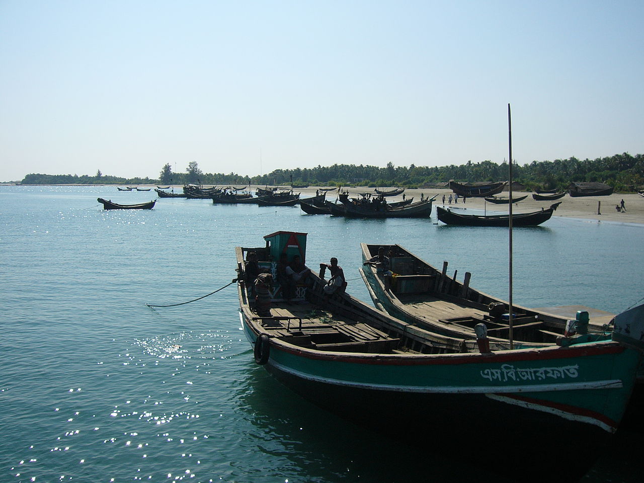 1280px-St_Martin_Island_Boat_1.JPG