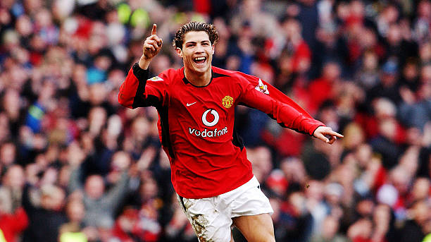 cristiano-ronaldo-of-manchester-united-celebrates-scoring-the-second-picture-id3115463.jpg