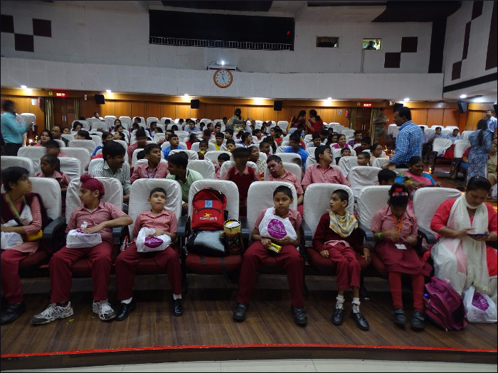 Film_show_for_special_needs_children_at_Fort_William,_Kolkata,_2017_(3).jpg