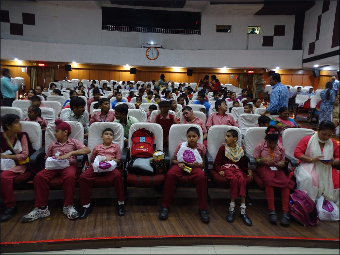 Film_show_for_special_needs_children_at_Fort_William,_Kolkata,_2017_(3).jpg