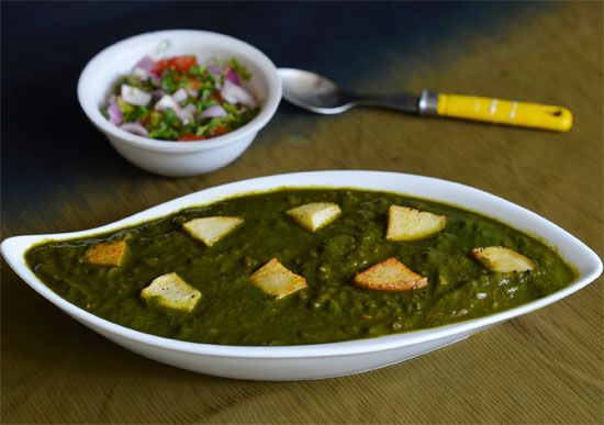 Alu-Palak-gravy-recipe.jpg