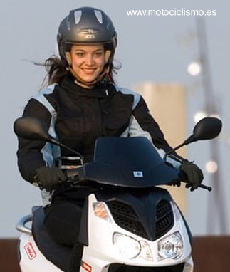 motociclista-con-casco1.png