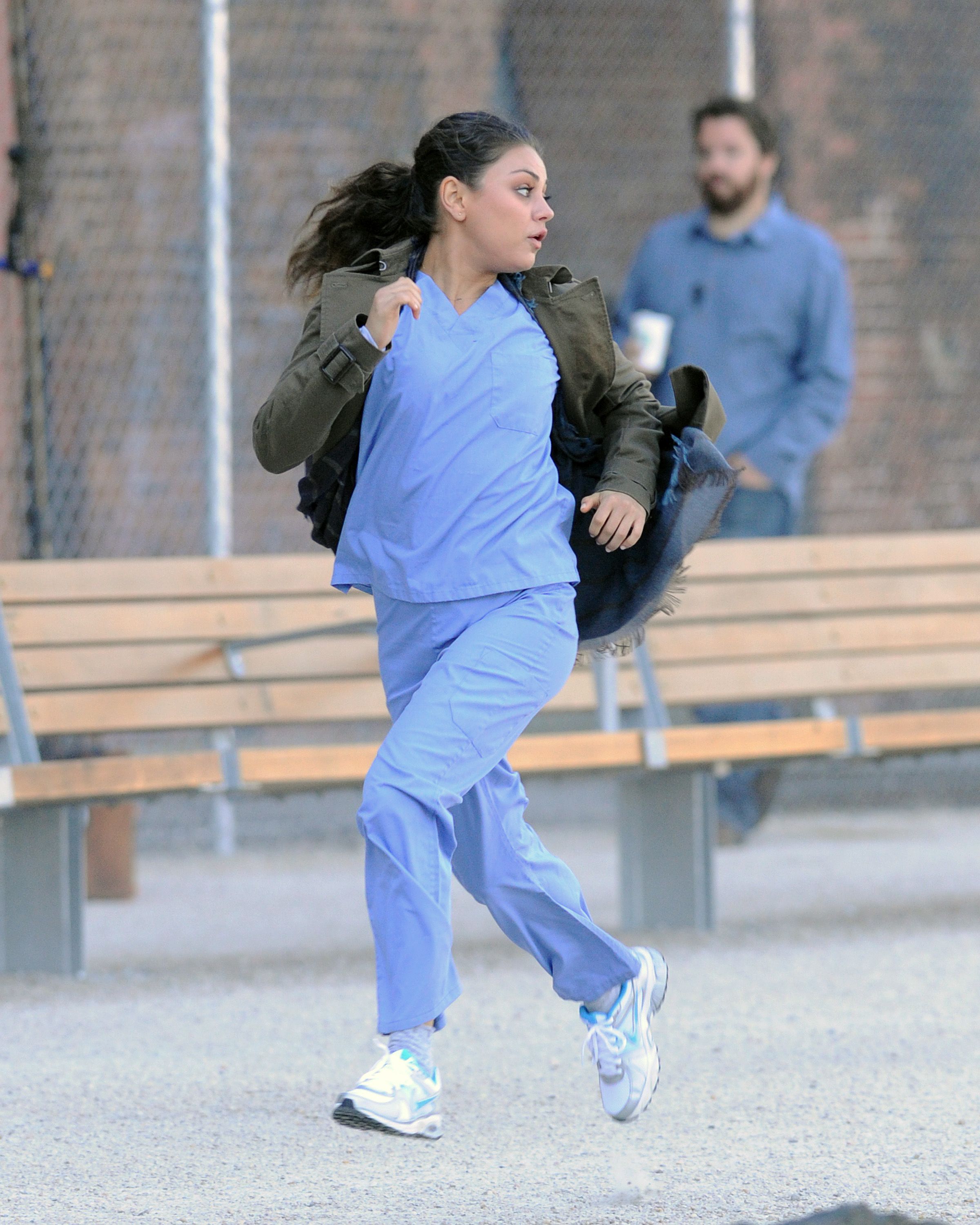 mila-kunis-robbin-williams-angriest-man-in-brooklyn-092512031.jpg