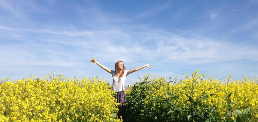 Sierra-in-a-field-of-flowers.jpeg