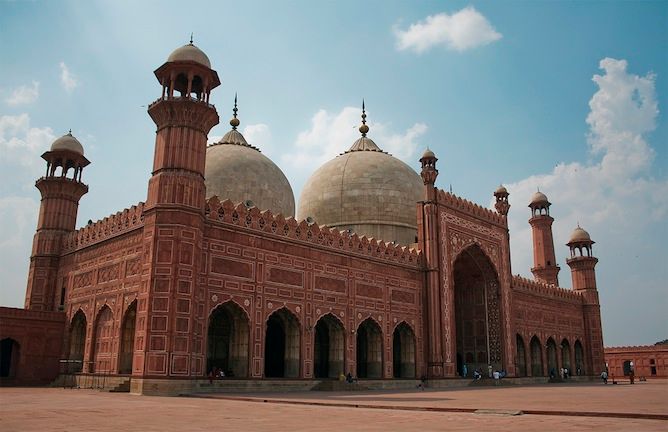 56-244541-badshahi-mosque-2.jpg