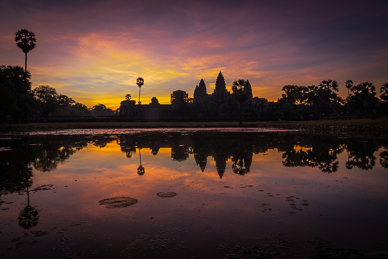 Angkor wat sunrise 41.jpg