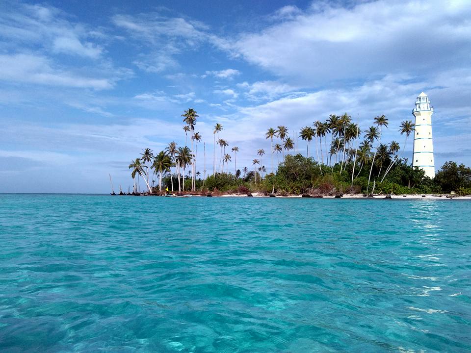 Pantai Pulau Banyak.jpg