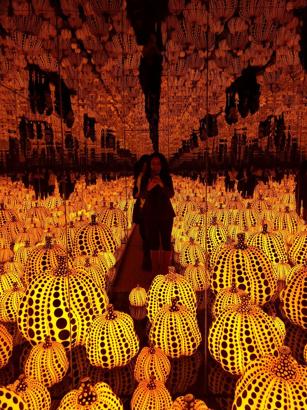 yayoi-kusama-pumpkins-dma-girlinchief.jpg