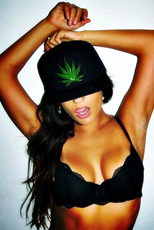 ccc28936be7cd0a02d1ee0eb5a0e6629--stoner-girl-girls-fun.jpg