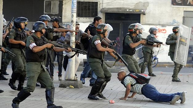 Guardia-Nacional-manifestacion-Nicolas-Maduro_TINIMA20140215_0087_5.jpg