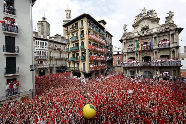 plaza san fermin 2016 hotelabret.com.jpg