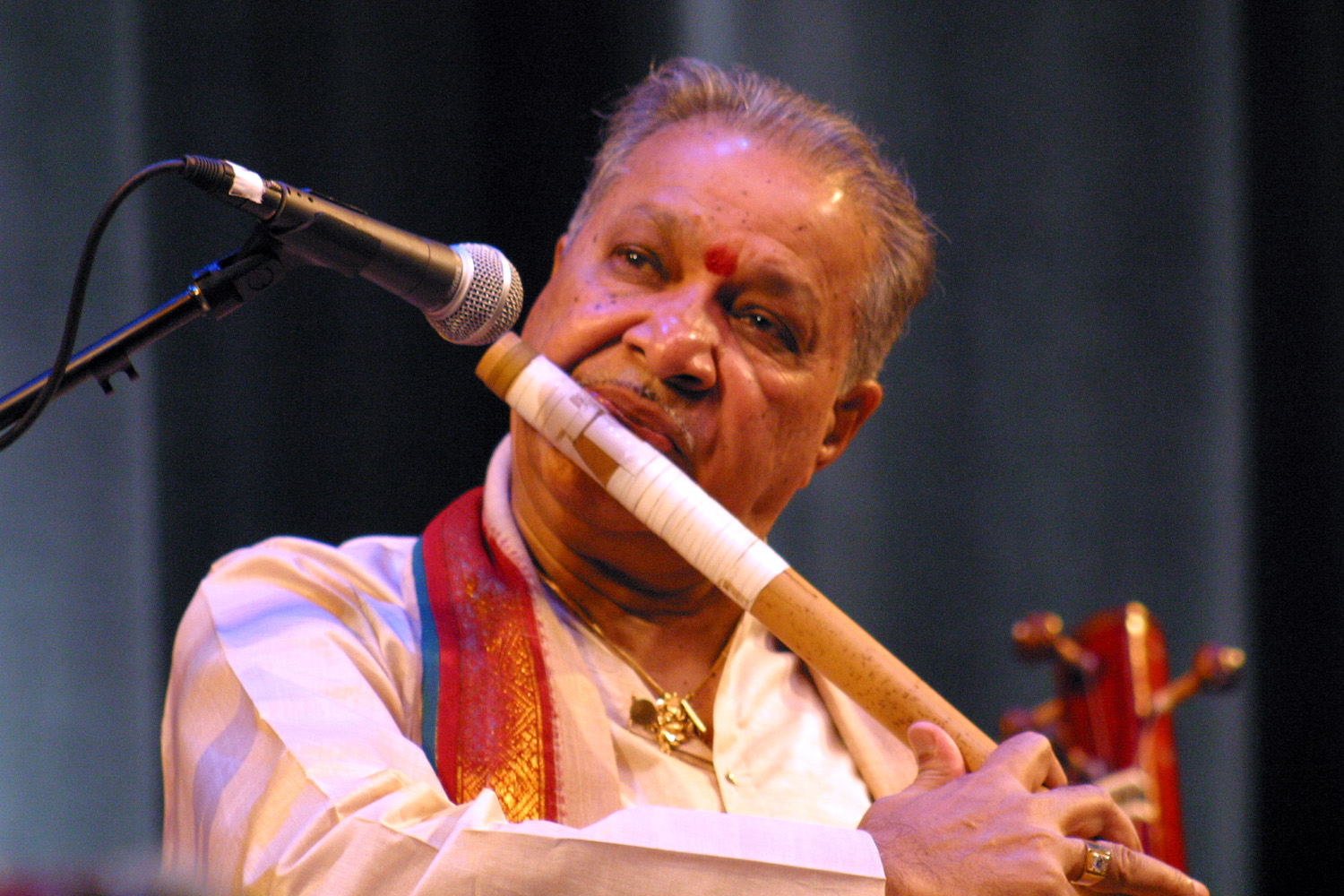 Индийский флейта музыка. Hariprasad Chaurasia. Индийская флейта. Hariprasad Chaurasia - Eternity. Hariprasad Chaurasia & Shivkumar Sharma [1999] Rasdhara.