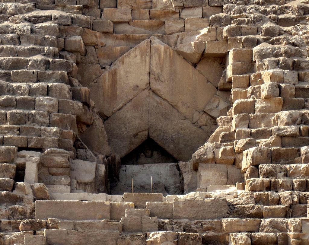 1024px-Pyramid_of_Khufu_-_Entrance.jpg