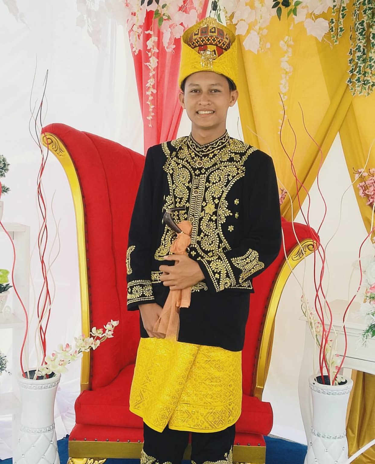 Teuku Rassya juga Hadiri Upacara di Istana Negara, Fotonya Pakai Baju