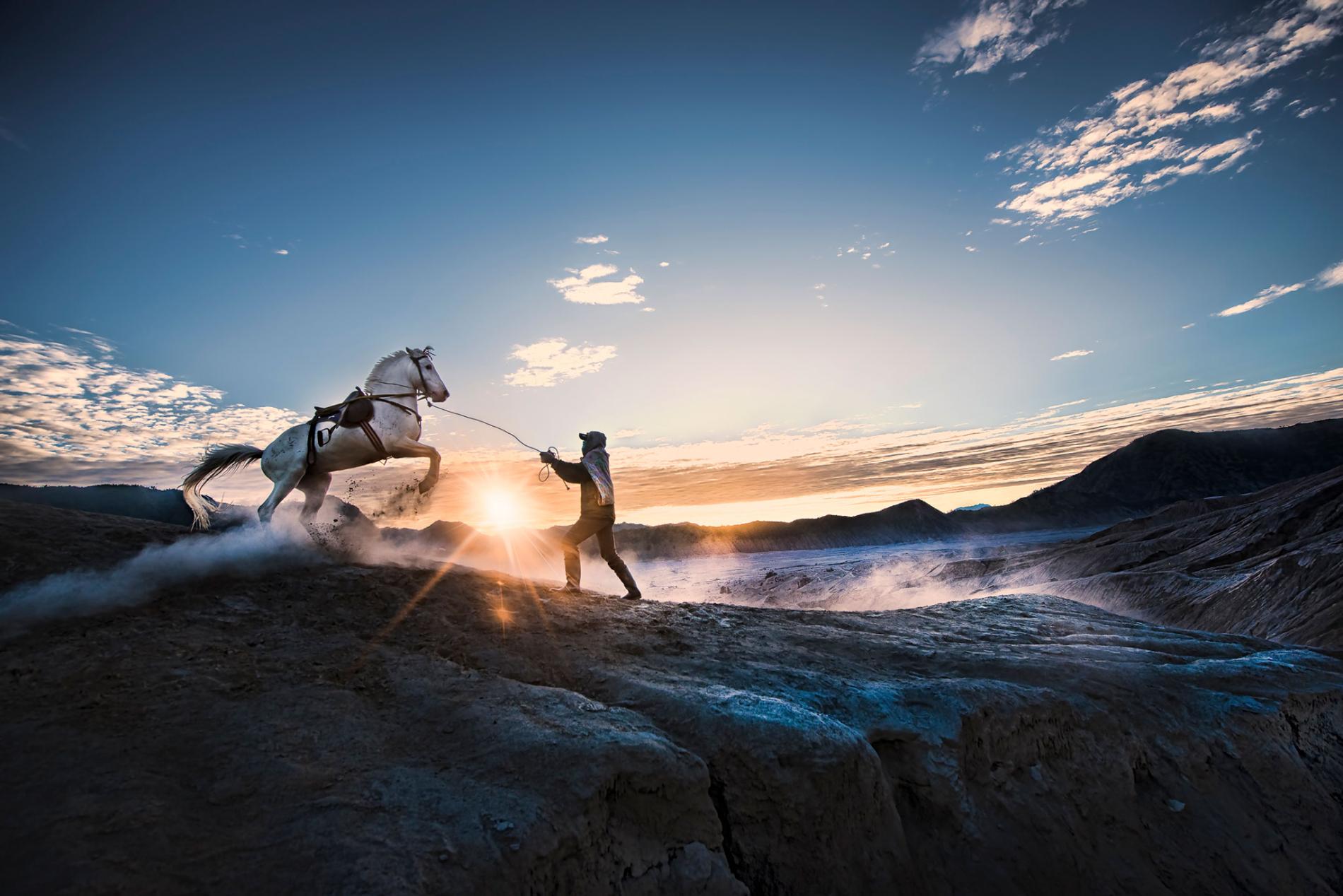 Better photo. Нэшнл географик фототур. Съемки National Geographic. Фотограф Эрик Ларсен в National Geographic. National Geographic съемочная группа.