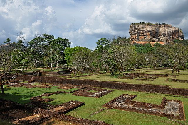 1_Sigiriya_site.jpg