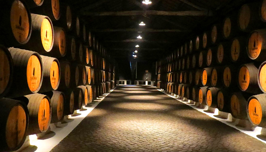 Caves de vinho do Porto 2.jpg