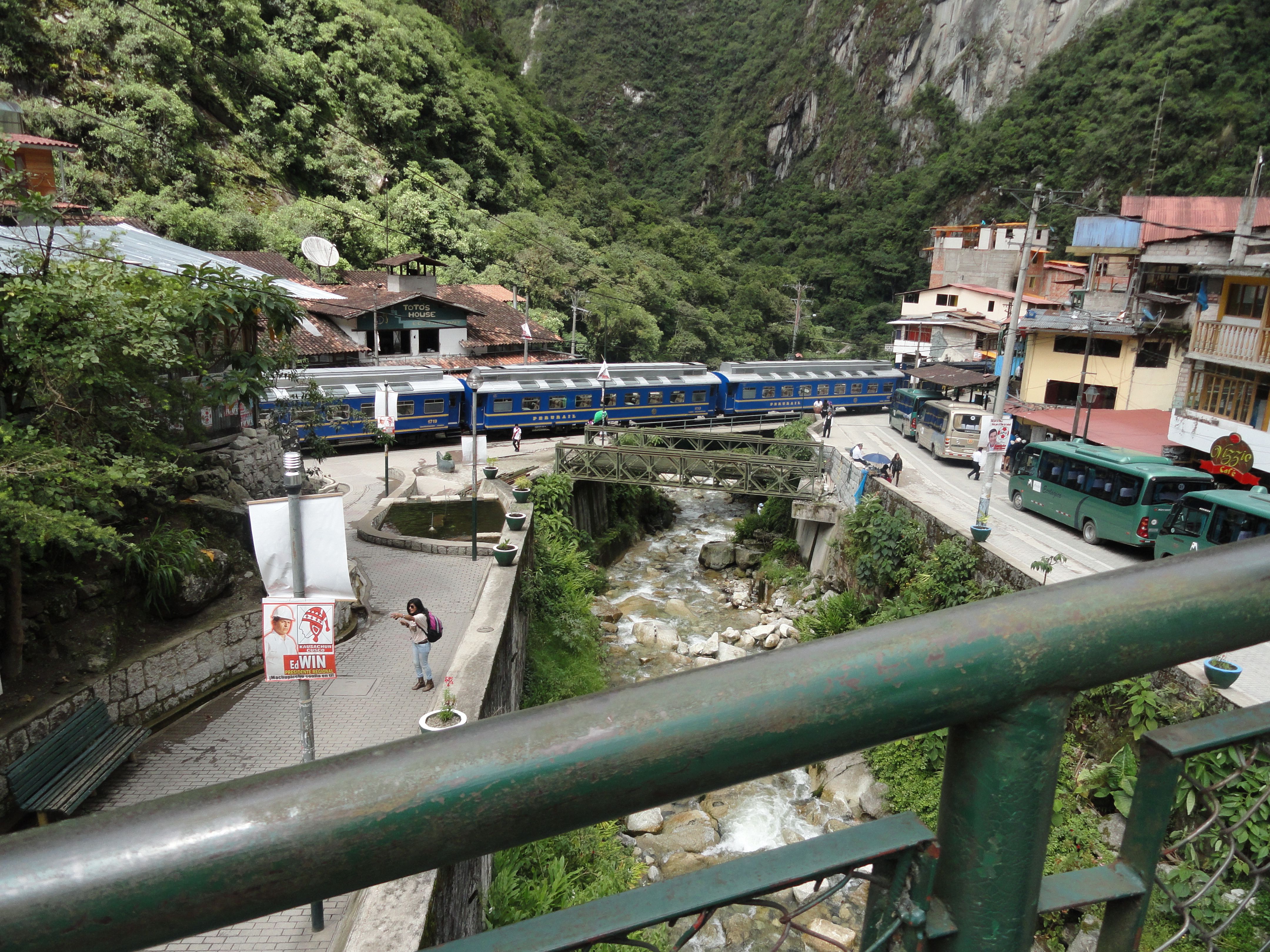 Train ride to Macchu Picchu22 (Aguas Clirntes).JPG