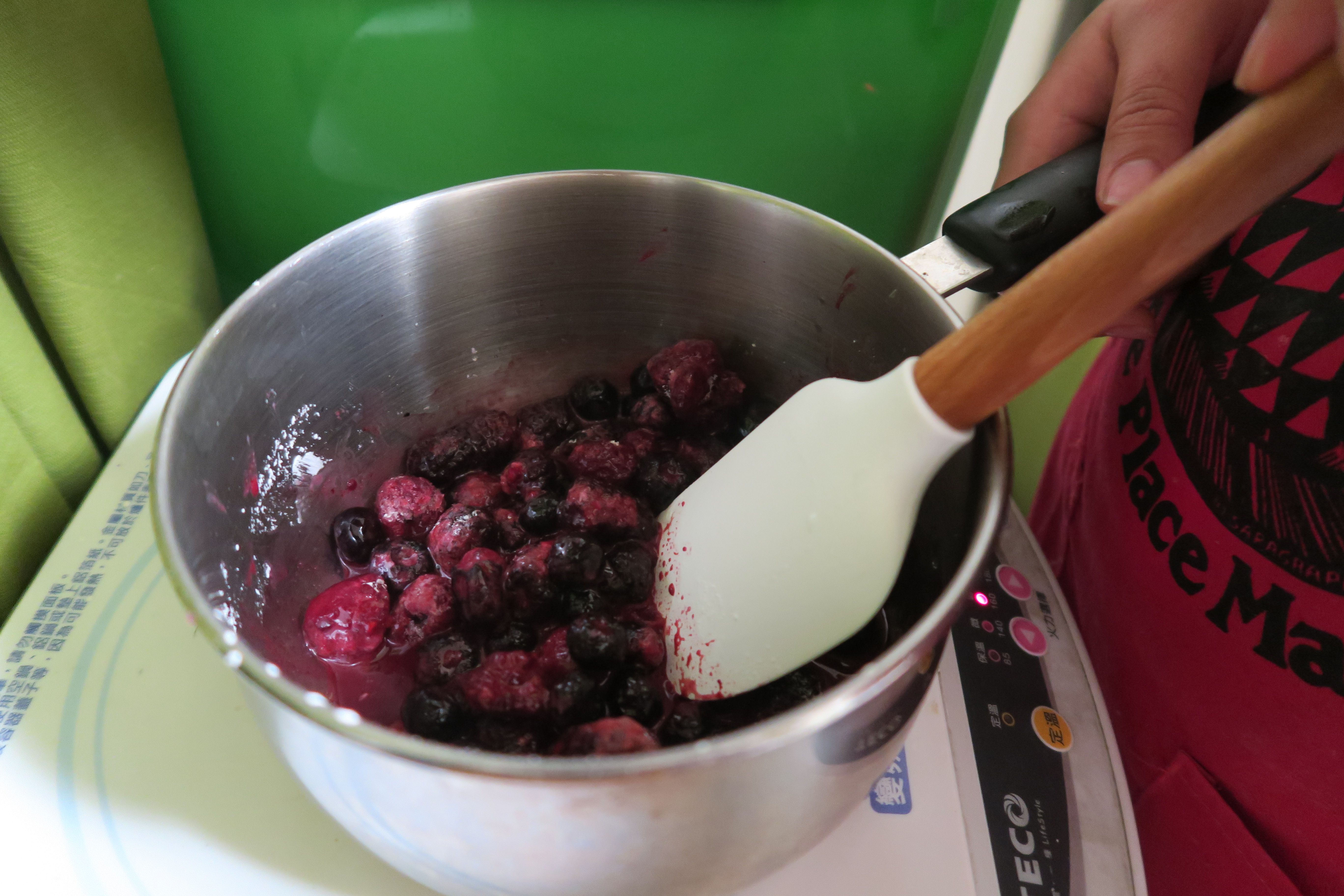 mix berry filling.JPG