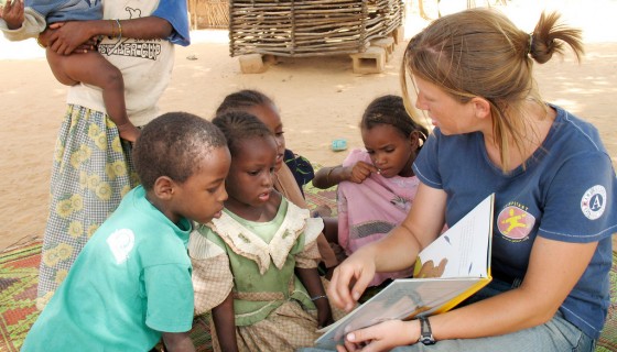 lcle-peacecorps-africa-teacher-reading-with-kids-560x320.jpg